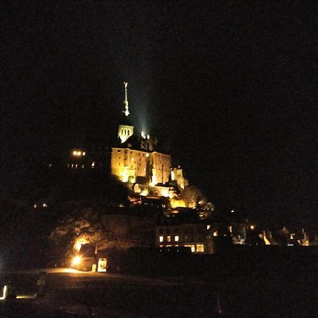 Au Coeur De Bourg... Saint-Lunaire Exterior foto