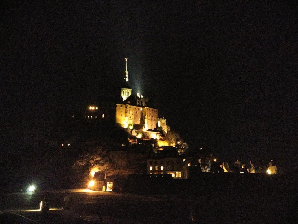 Au Coeur De Bourg... Saint-Lunaire Exterior foto